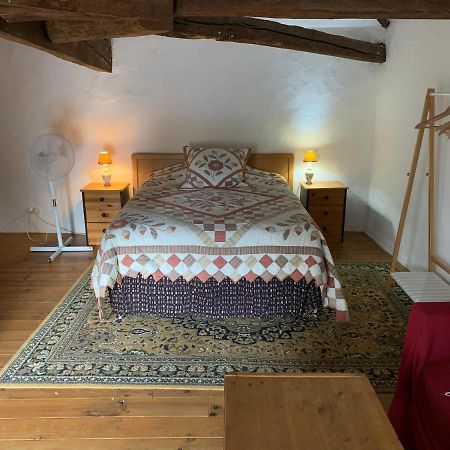 Chambre Sdb Privee Townhouse 26 Chambres D'Hotes Civray Civray  Kültér fotó